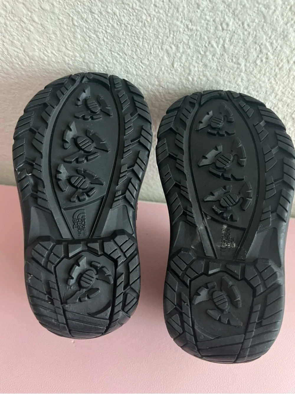 The North Face Toddler Black & Gray Winter Snow Boots with Red Faux-Fur Lining 6